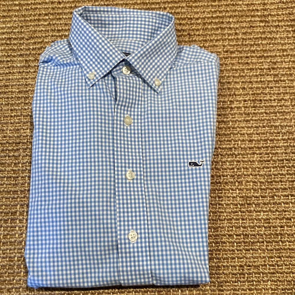 MensVineyard Vines button down shirt
